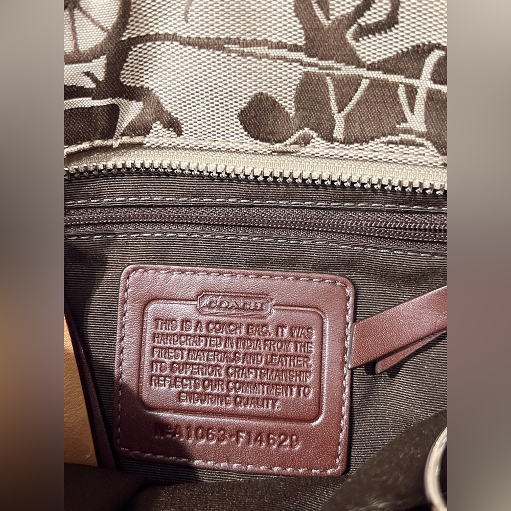 Coach purse - Picture 4 of 7